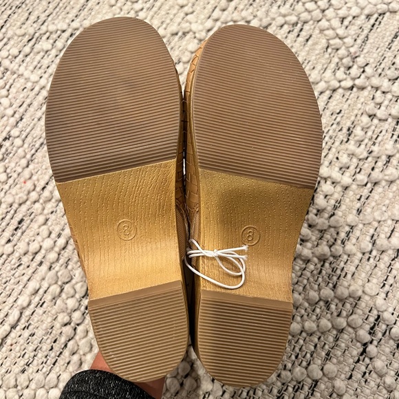 Universal thread magnolia wedges size 8 - Picture 4 of 4